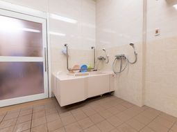 バリアフリーな浴室設備