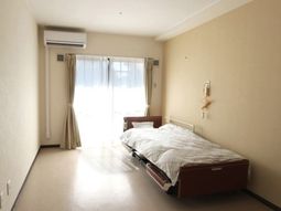 広々とした明るい居室