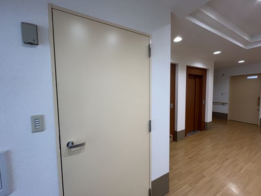 静かな廊下の一角