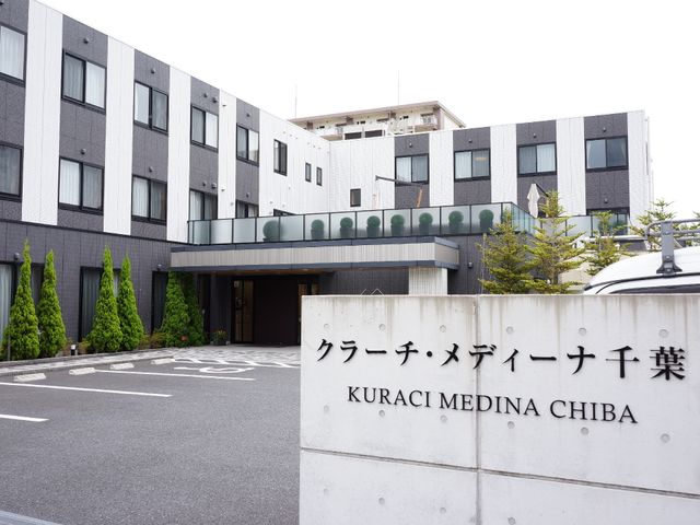 清潔感ある施設のエントランス