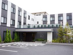 モダンな建物のエントランス