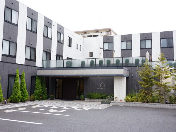 モダンな建物のエントランス