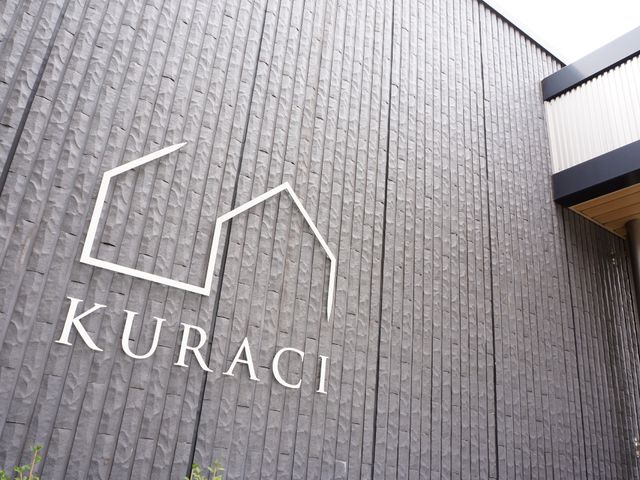 施設看板のクローズアップ