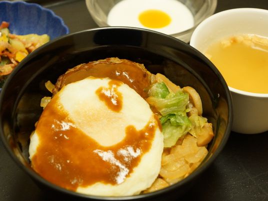 ボリューム満点の丼料理