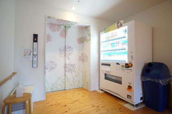 エレベーター横の売店スペース