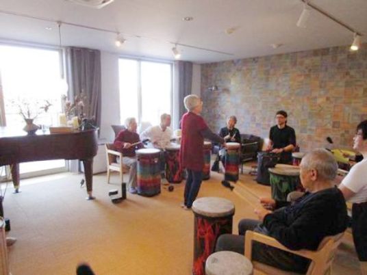 多目的室でのドラムサークル