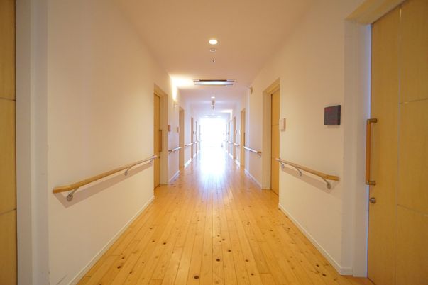 清潔で明るい廊下