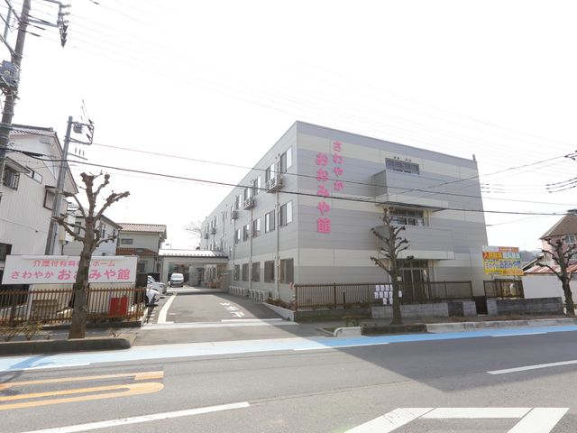 施設外観のクリアな日 外観 広々として清潔感のある施設外観です。通りからのアクセスも良く、明るい印象を受ける外観が迎えてくれます。