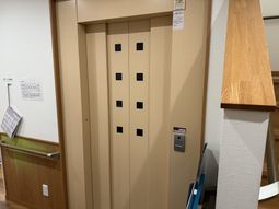設備のエレベーター