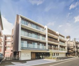 モダンな建物の外観