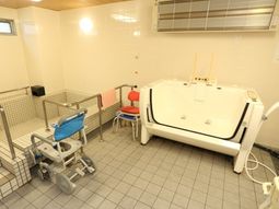 バリアフリーな浴室設備