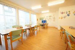 明るいダイニングスペース