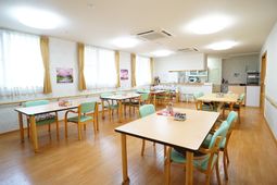 明るいダイニングスペース