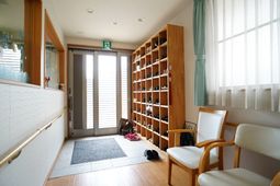 明るい玄関ホール