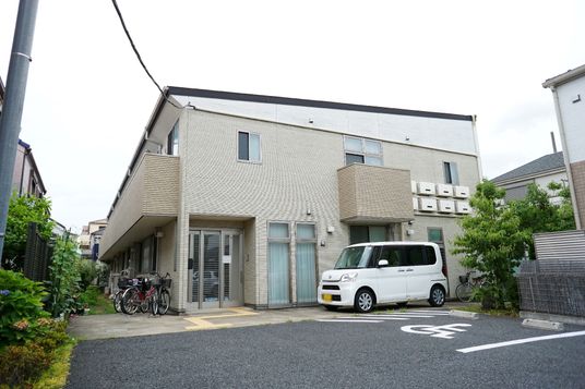 清潔な外観の施設