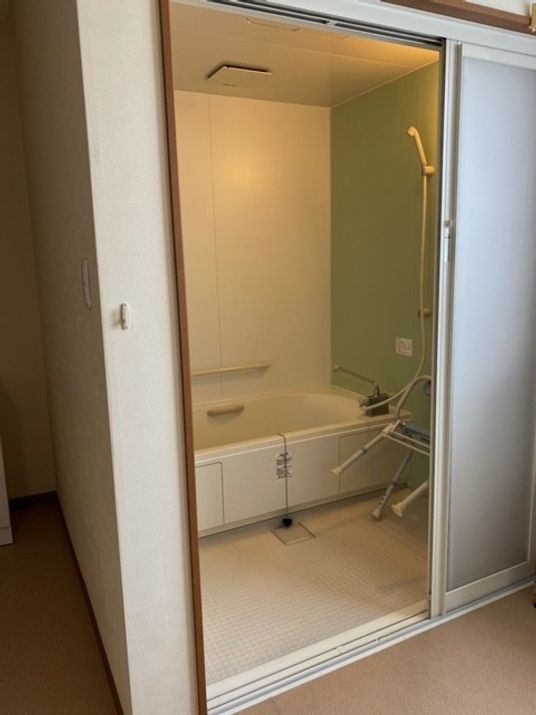 快適な介助用浴室