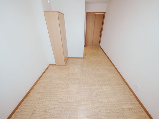 畳敷きの広々とした廊下