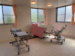 明るいリハビリ室