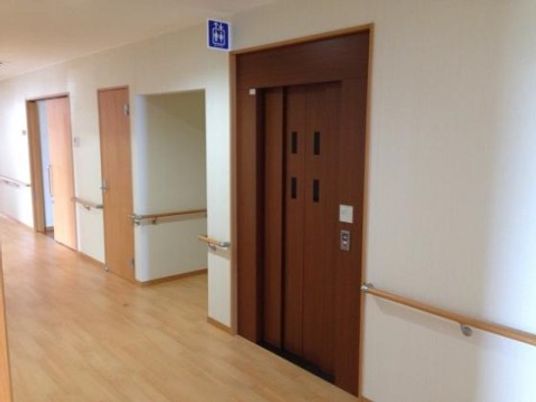 廊下と部屋の入口