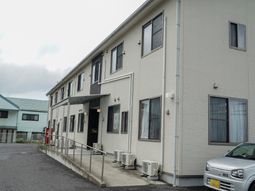 施設の外観とエントランス