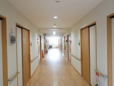 廊下の明るい様子