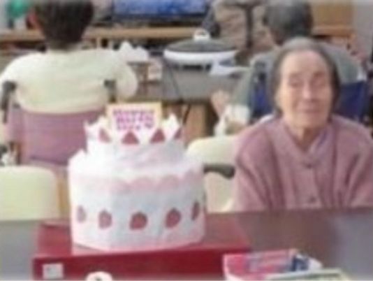 笑顔のお祝い風景