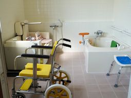 バリアフリーな浴室設備