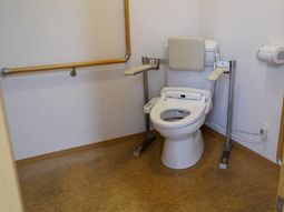 バリアフリーの設計トイレ