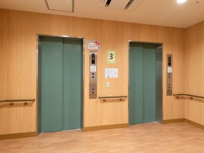 清潔感あるエレベーターホール