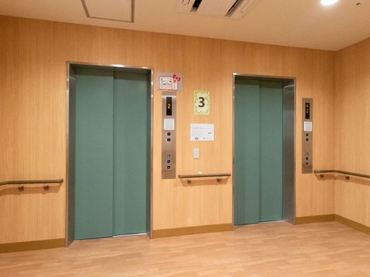 清潔感あるエレベーターホール