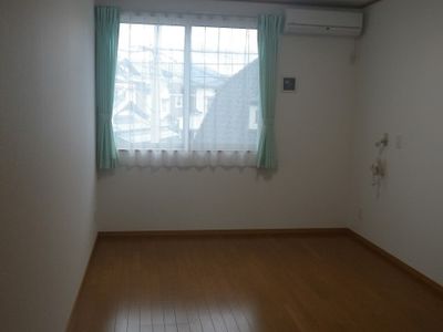 シンプルな空間の居室