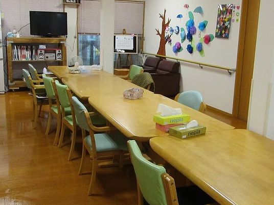 長机のある食堂  