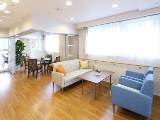 明るいリビングスペース