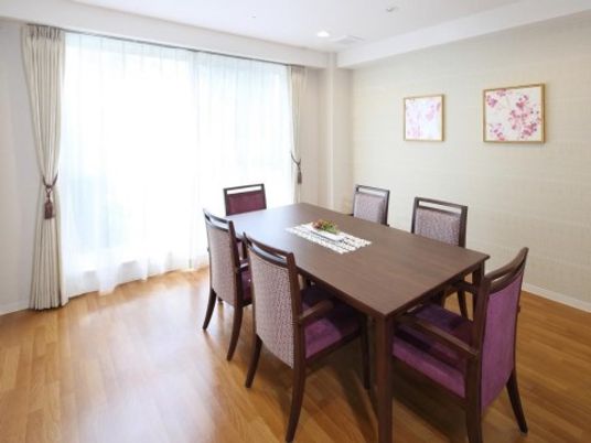 明るいダイニングルーム