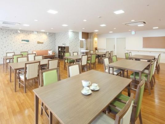 明るいダイニングの様子