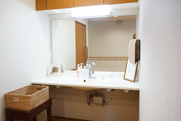 洗面台の明るい空間