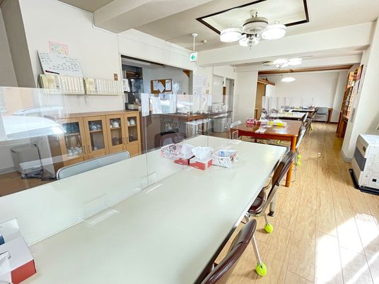 明るい食堂  