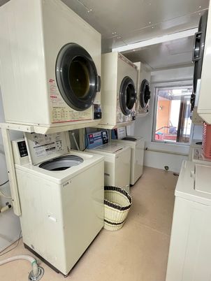清潔な洗濯機と乾燥機