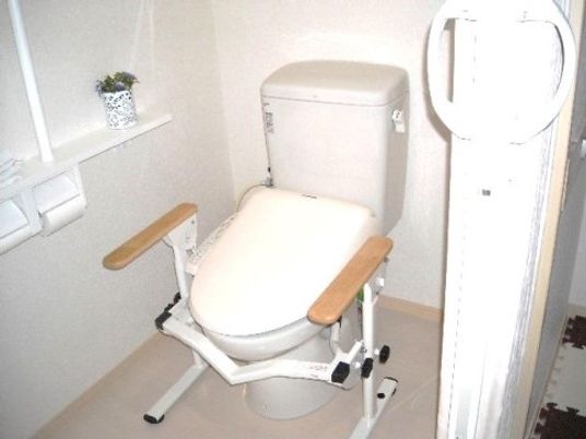 手すり付きトイレ設備