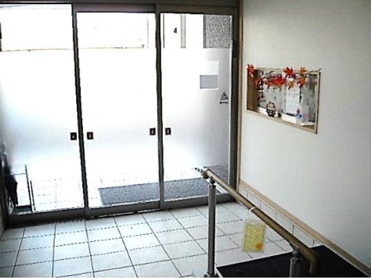 玄関の明るい通路