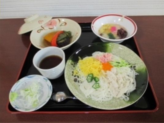 彩り豊かな料理のセット