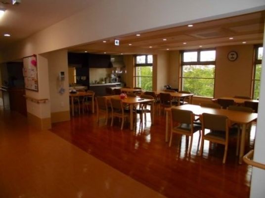 明るい食堂の風景