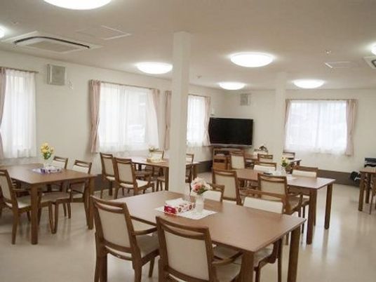 広々とした食堂でのお仕事