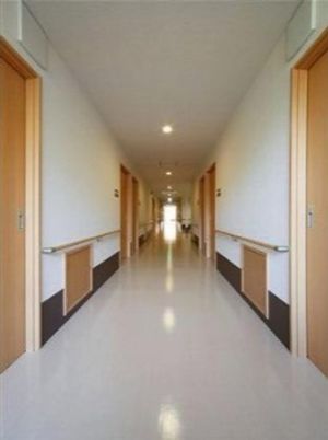 広々とした廊下の風景