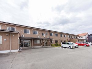 駐車場付き建物外観