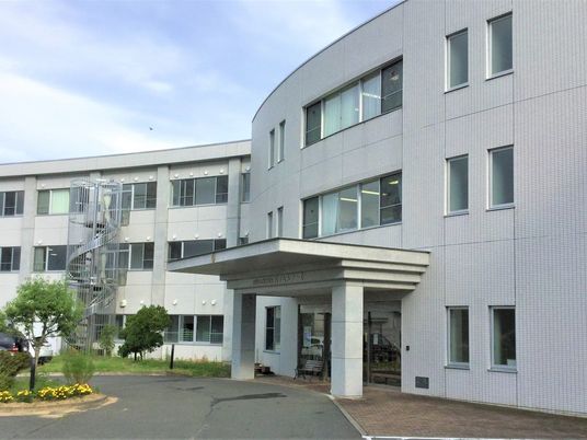 施設の正面玄関  