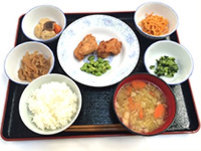 バランスの良い食事内容 食事 栄養満点のバランス食を提供し、健康維持に努めています。