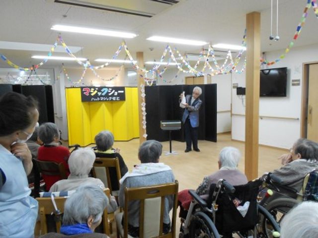 イベント時の多目的室 ボランティア 笑顔が集う活動空間で、楽しいイベントが常に開催されています。