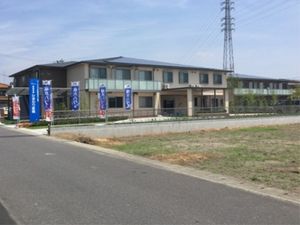 建物の外観と周辺