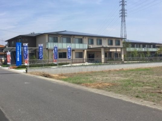 建物の外観と周辺